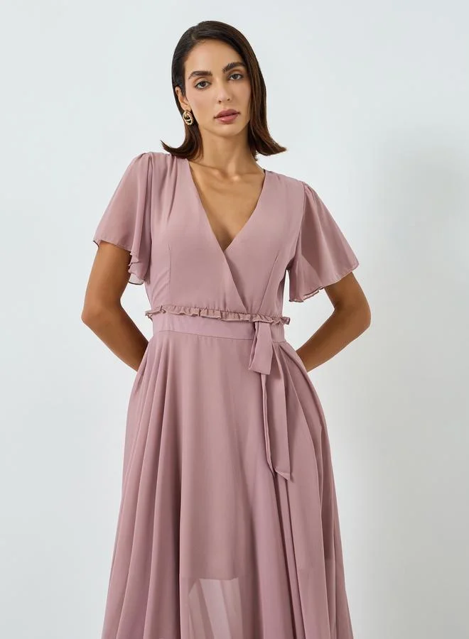 تايك تو فستان طويل وردي بأكمام قصيرة وحزام